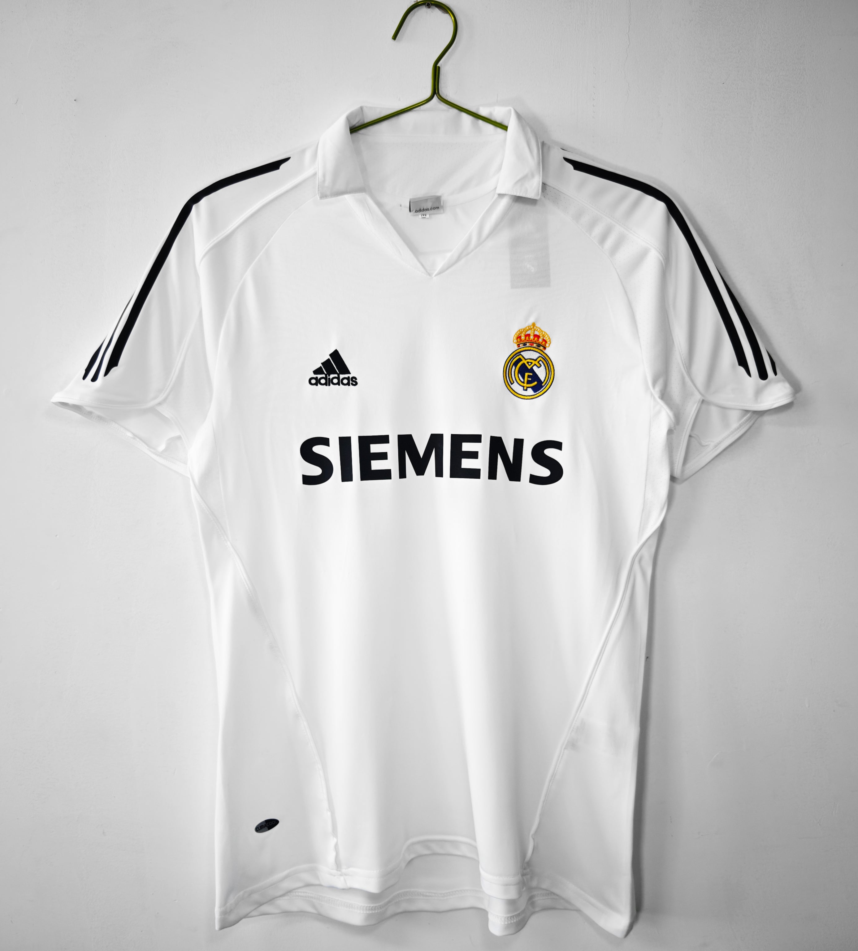 Real Madrid 2005/06 Home Retro Football Shirt — front view
